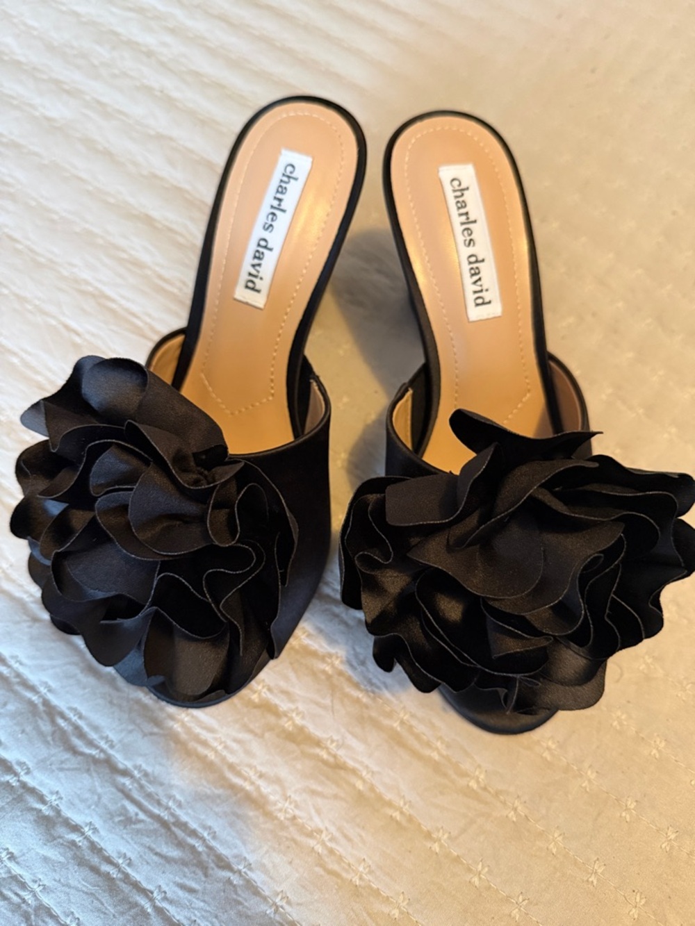 Charles David Black Floral Ruffle Slide Mules - LOVE Sz 7 NWT - Picture 2 of 5